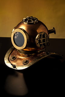 dzwon nurkowy, nurkowanie, zniszczyć, stary, wioska, wewnątrz, martwa natura, technologia, pojedynczy obiekt, zbliżenie, żadnych ludzi, metal, w stylu retro, stół, studio strzał, połączenie, wysoki kąt widzenia, sprzęt, antyczny, zegarek, czas, telefon, pokrywa, 5K, CC0, domena publiczna, darmowe zdjęcia