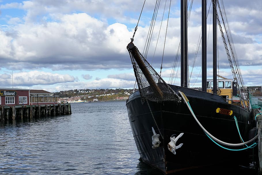 arrencada, halifax, canada, vaixell, pirates, halifax, Canadà, Atlàntic, Amèrica, transatlàntic, mar, oceà, aigua, blau, negre, gris, màstil, veler, núvol, cel, horitzó, vaixell nàutic, núvol - cel, a l'aire lliure, cap gent, transport, manera de transport, arquitectura, naturalesa, dia, amarrat, estructura construïda, corda, davant del mar, exterior de l'edifici, 5K