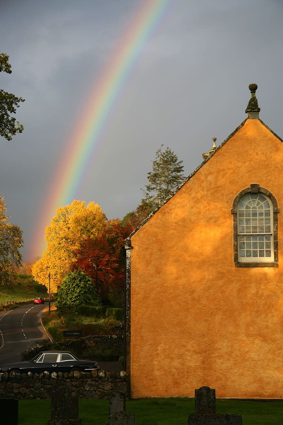 arcobaleno, costruzione, Casa, autunno, colori, colorato, al di fuori, bellissimo, campagna, multicolore, nessuno, albero, esterno dell'edificio, all'aperto, architettura, struttura costruita, pianta, natura, cielo, bellezza nella natura, giorno, doppio arcobaleno, scenics - natura, arco, 1080P