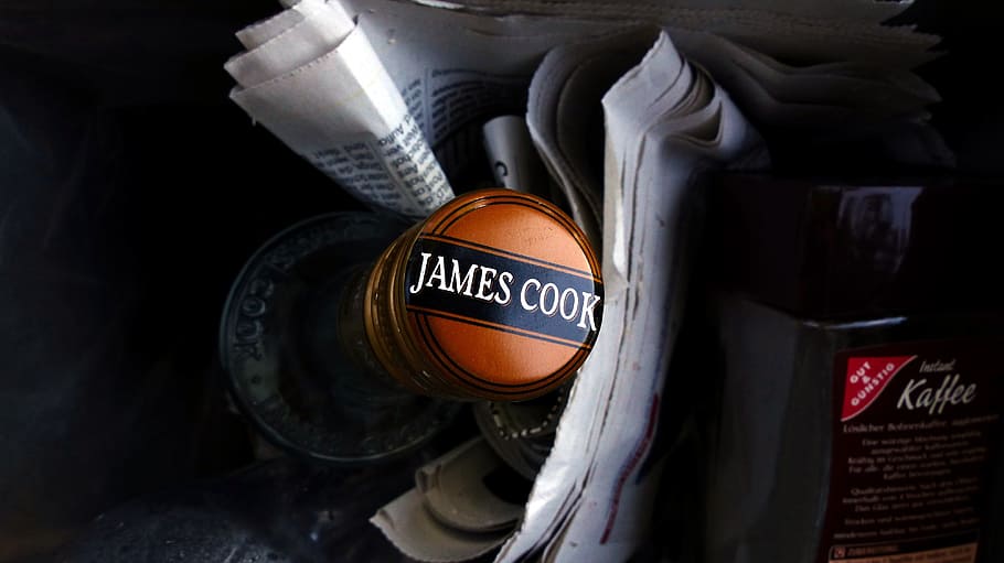 çöp tenekesi, şişe, gazete, çöp, James Cook, boş, enkaz, Metin, spor, insansız, içeriye, Film endüstrisi, gün, iletişim, batı yazısı, kapatmak, işaret, bilgi, teknoloji, kontrol, Emniyet, natürmort, sanat kültürü ve eğlence, tek kelime, ön plana odaklanmak, bilgi işareti, aydınlatma ekipmanı, senaryo, seçim, rehberlik, elektrik lambası, 4K