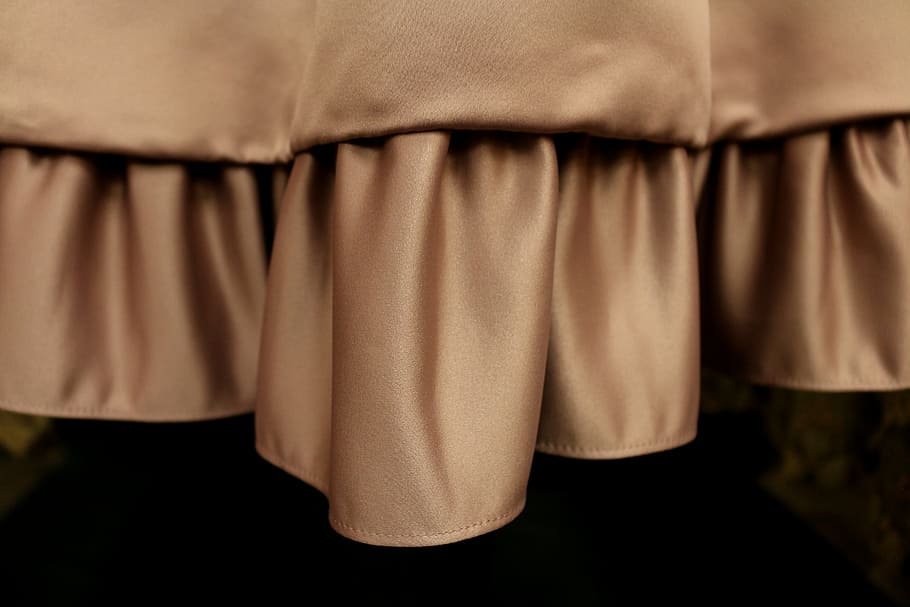 volant, hemline, hem, setinat, a l'interior, tèxtil, teatre escènic, cultura i entreteniment artístic, escenari - espai de rendiment, cap gent, etapa, cortina, de peu, còpia espai, preparació, seient, representació teatral, primer pla, esdeveniment d’arts escèniques, centrar-se en primer pla, vista frontal, 5K