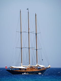 vaixell de vela, tres pals, pals, aparells, vaixell de fusta, marítim, vaixell, cel, vaixell nàutic, veler, transport, manera de transport, mar, vela, aigua, màstil, pol, naturalesa, cel clar, viatjar, dia, blau, a l'aire lliure, horitzó, horitzó sobre l’aigua, cap gent, iot, iots, luxe, 4K, CC0, domini públic, lliure de regalies