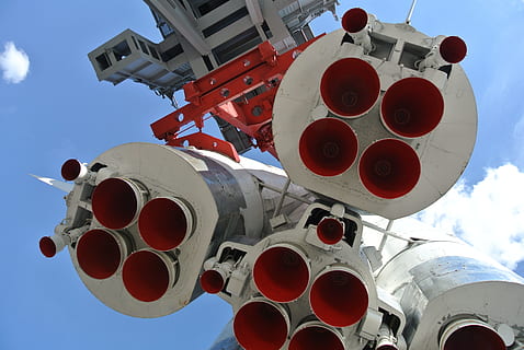 Aussicht, Triebwerke, Raumschiff, Moskau, Raketenstart, Platz, Kosmonaut, Rakete, starten, Russland, Monument, Sowjet, Transport, Entdeckung, Technologie, Leistung, Wissenschaft, Erkundung, Booster, Strahlruder, Sport, rot, Kindheit, Tag, Sportmannschaft, Kind, Flachwinkelansicht, Himmel, Kreis, Natur, keine Leute, Geometrische Figur, draußen, gestalten, direkt darunter, die Architektur, wolke - himmel, Luftfahrzeug, Sonnenlicht, Metall, Transportmittel, gebaute Struktur, 4K, CC0, gemeinfrei, lizenzfrei
