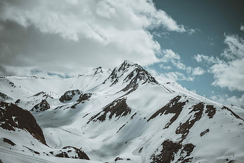 bílý, sníh, pokryté, hora, během dne, daytim, nebe, mrak, krajina, vrchol, summitu, modrý, Příroda, horská pastvina, divočina, robustní, lyžování, sklon, duben, jaro, matka příroda, tapety na plochu, hd tapetu, 4k, studená teplota, zimní, mrak - nebe, zasněžené hory, scenics - příroda, krása v přírodě, pohoří, životní prostředí, klidné scény, den, horský vrchol, klid, majestátní, bílá barva, venku, nikdo, 5K, CC0, veřejná doména, bez autorských práv