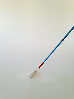 rodillo, blanco, pared, rojo, azul, fregona, pintar, apretón, nadie, copia espacio, adentro, naturaleza muerta, agudo, solo objeto, foto de estudio, cable, suministros médicos, de cerca, jeringuilla, aguja, Fondo blanco, conexión, salud y medicina, agua, pared - característica de la construcción, el plastico, 2K, CC0, dominio público, libre de derechos