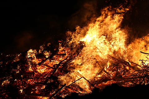 forest fire, easter fire, fire, flame, burning, heat - temperature, fire - natural phenomenon, night, bonfire, log, wood, nature, glowing, camping, firewood, no people, motion, orange color, wood - material, environment, campfire, outdoors, dark, pollution, 5K, CC0, public domain, royalty free