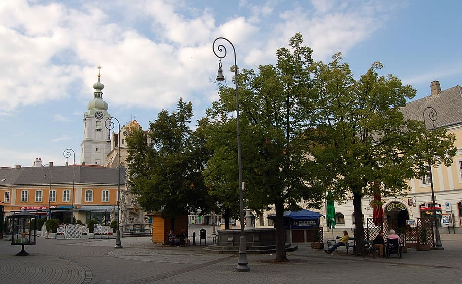hoved-, torget, Neunkirchen, austria, Neunkirchen, Østerrike, bygninger, offentlig domene, tårn, by, arkitektur, gate, berømt sted, urbane scene, kirke, Europa, mennesker, turisme, reise, bygge eksteriør, tre, bygget struktur, himmel, sky - himmel, tilfeldige mennesker, anlegg, bygning, reisemål, gruppe med folk, gatelykt, natur, sted for tilbedelse, Religion, dag, utendørs, 1080P