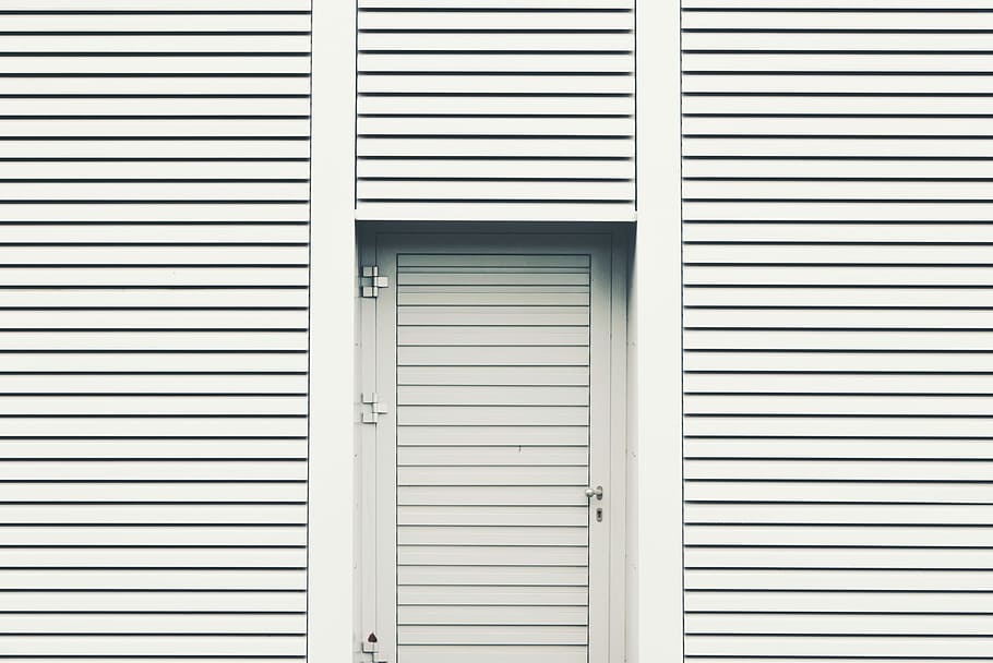 porta feritoia chiusa, foto, bianca, di legno, porta, moderno, design, modello, architettura, linea, parete, deutschland, Germania, Köln, colonia, urbano, città, pulito, geometria, struttura costruita, fotogramma intero, esterno dell'edificio, sfondi, nessuno, sicurezza, chiuso, protezione, giorno, finestra, costruzione, Entrata, vita privata, Colore bianco, otturatore, all'aperto, box auto, 4K