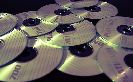 nejrůznějších CD, CD, DVD, Paměť, disk, data, počítač, paměťové médium, technologie, nikdo, celý rám, detail, uvnitř, den, hudba, umělecká kultura a zábava, zařízení, Zařízení pro záznam zvuku, řízení, záznam, kompaktní disk, audio zařízení, číslo, gramofonu, předení, zvukový mixér, retro stylu, knoflík, noc, elektrické zařízení, míchání, 5K, CC0, veřejná doména, bez autorských práv