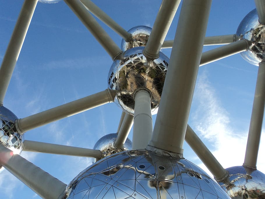 vedere în unghi inferior, Atomium, brussel germany, aer, atomic, Bruxelles, cer, zi, vedere unghiulară joasă, albastru, metal, natură, în aer liber, nici o persoana, spaţiu, destinații de călătorie, transport, parc de distracții, distracţie, arhitectură, oraș, vehiculul aerian, călătorie, mişcare, explorare, imediat mai jos, argintiu colorat, entuziasm, 2K