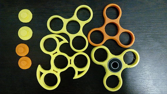 Spiner, 3D Printer, 3D Model, industry, equipment, large group of objects, no people, indoors, close-up, day, still life, table, multi colored, directly above, variation, choice, yellow, spool, shape, wood - material, thread, arrangement, high angle view, group of objects, art and craft, circle, 4K, CC0, public domain, royalty free