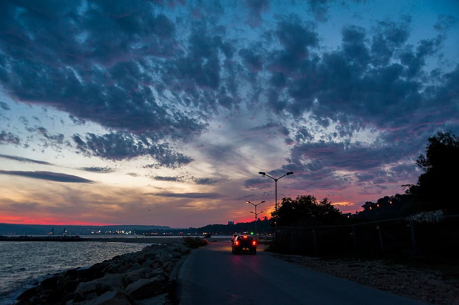 himmel, skyer, natur, solnedgang, dramatisk, hav, stop lys, bil, lilla, sky - himmel, transportmidler, vand, skønhed i naturen, transportform, ingen mennesker, scenics - natur, arkitektur, motor køretøj, skumring, dramatisk himmel, gade, by, bygget struktur, jord, romantisk himmel, 1080P