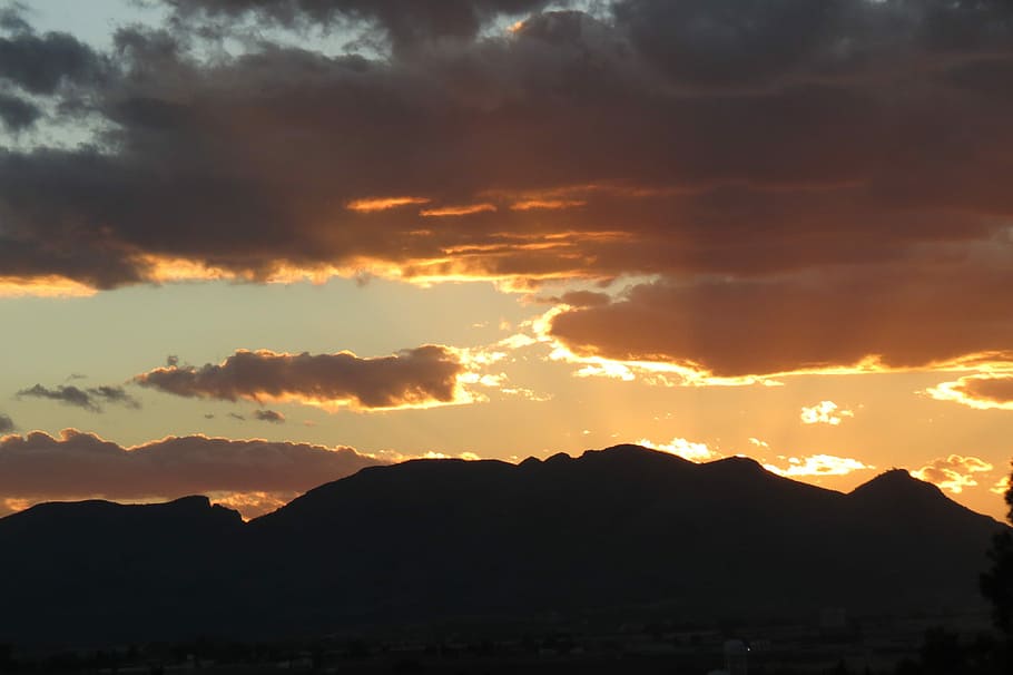 turó, núvols, posta de sol, mexicà, aguascalientes, turó dels morts, camp, horitzó, paisatge, cel, silueta, cel dramàtic, naturalesa, núvol - cel, bellesa a la natura, muntanya, escenics - natura, Serra, escena tranquil·la, tranquil·litat, medi ambient, color taronja, idíl·lic, cap gent, por, majestuós, a l'aire lliure, fosc, cim de muntanya, 4K