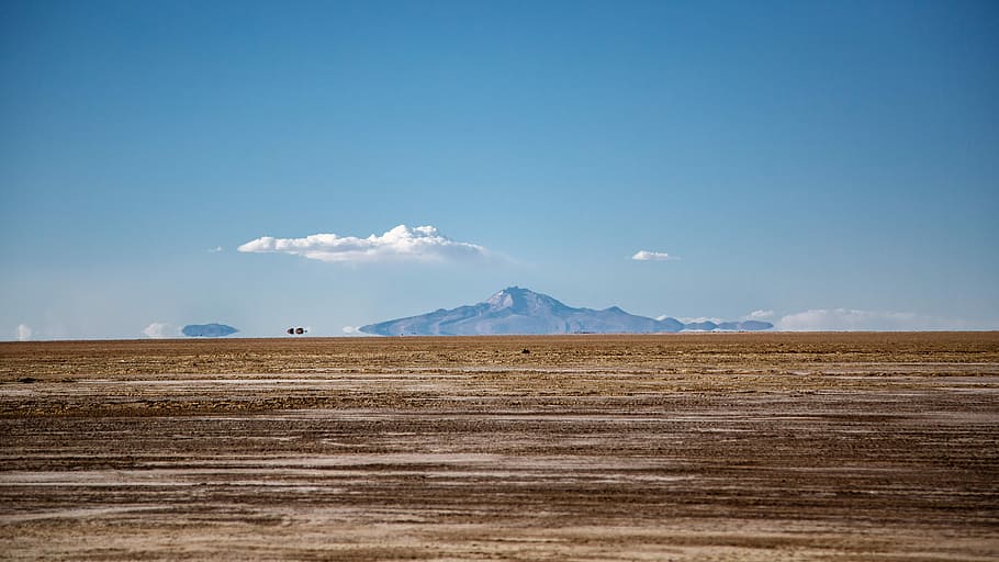 montagna, attraverso, Marrone, deserto, Aperto, sfondo del campo, vista delle montagne, traccia, nube, miraggio, illusione, paesaggio, ambiente, scenics - natura, cielo, terra, bellezza nella natura, blu, natura, la neve, nuvola - cielo, destinazioni di viaggio, fauna selvatica, nessuno, scena non urbana, temperatura fredda, giorno, viaggio, catena montuosa, all'aperto, clima, paesaggio drammatico, laguna, montagna innevata, semi arido, clima arido, 5K