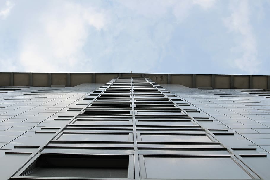 skyskraber, foran, bygning, facade, himmel, glas, arkitektur, glasfront, vindue, himlen bygning, hjem, tag, bygget struktur, dag, bygning udvendig, sky - himmel, lav vinkel visning, by, ingen mennesker, natur, udendørs, moderne, kontorbygning udvendig, mønster, direkte under, kontor, høj - høj, sollys, lejlighed, 5K