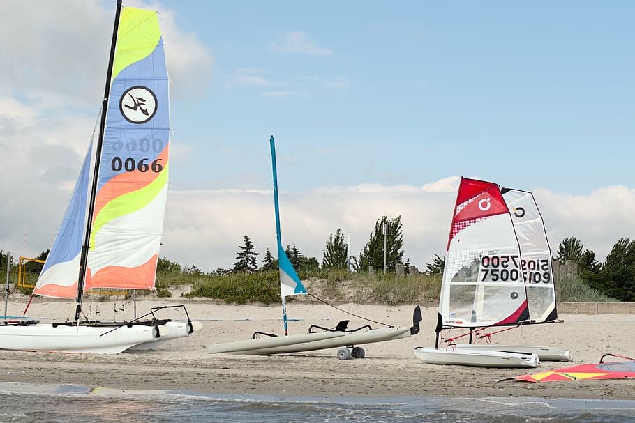 surfschule, navega, navegar, arrencada, veler, Mar Bàltic, aigua, núvols, mar, kellenhusen, platja, cel, termals, blau, assolellat, corrent ascendent, preciosa, és clar, estiu, serè, catamarà, descans, festa, atmosfera, vaixell, màstil, bic, hobie, trimarà, embarcació, embarcació de planificació, windsurf, comunicació, signe, naturalesa, text, dia, carretera, guió occidental, cap gent, seguretat, senyal de trànsit, senyal d'advertència, informació, núvol - cel, transport, signe d'informació, orientació, con, con de tràfic, a l'aire lliure, senyal d'advertència de carretera, 5K