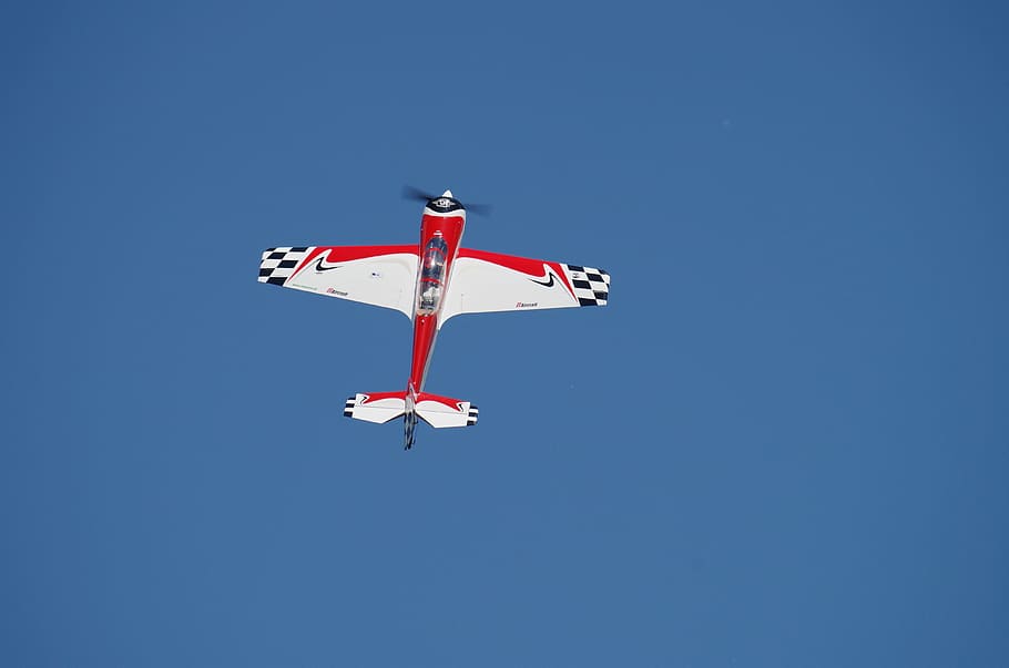 avions, volar, model, espectacle aeri, habilitat, volant, rendiment, acrobàcies aèries, velocitat, cel, avió, cel clar, vehicle aeri, naturalesa, transport, vista d’angle baix, blau, en moviment, moviment, dia, manera de transport, cap gent, vermell, el patriotisme, assolellat, còpia espai, a l'aire, a l'aire lliure, 4K