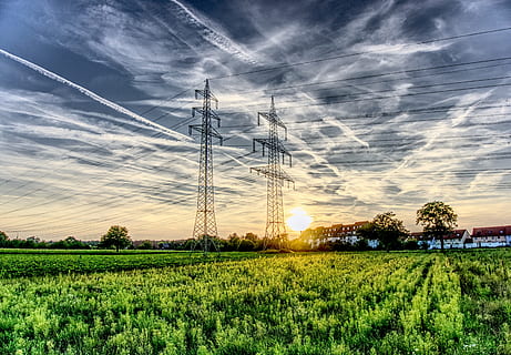 fotografie, dva, šedá, tranzistorové věže, během dne, západ slunce, strommast, proud, napájecí kabel, trolejového vedení, elektrické vedení, kabel, energie, elektrik, zdroj napájení, hdr, s vysokým dynamickým rozsahem, horní řádky, nebe, mraky, soumrak, krajina, elektřina, rostlina, pole, elektřina pylon, mrak - nebe, krása v přírodě, scenics - příroda, životní prostředí, přistát, venkovské scény, klid, paliva a energie, zemědělství, růst, klidné scény, nikdo, venku, 5K, CC0, veřejná doména, bez autorských práv