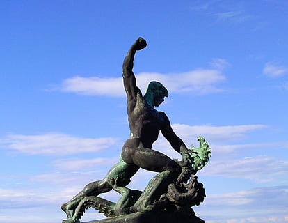 uomo, raccolta, statua della mano destra, blu, cielo, budapest, statua, estate, nuvola - cielo, casco, giorno, soldato dell'esercito, scultura, arte e artigianato, rappresentazione umana, rappresentazione, somiglianza maschile, creatività, Inquadratura dal basso, nessuno, natura, all'aperto, mestiere, memoriale, architettura, metallo, il passato, 2K, CC0, dominio pubblico, privo di copyright