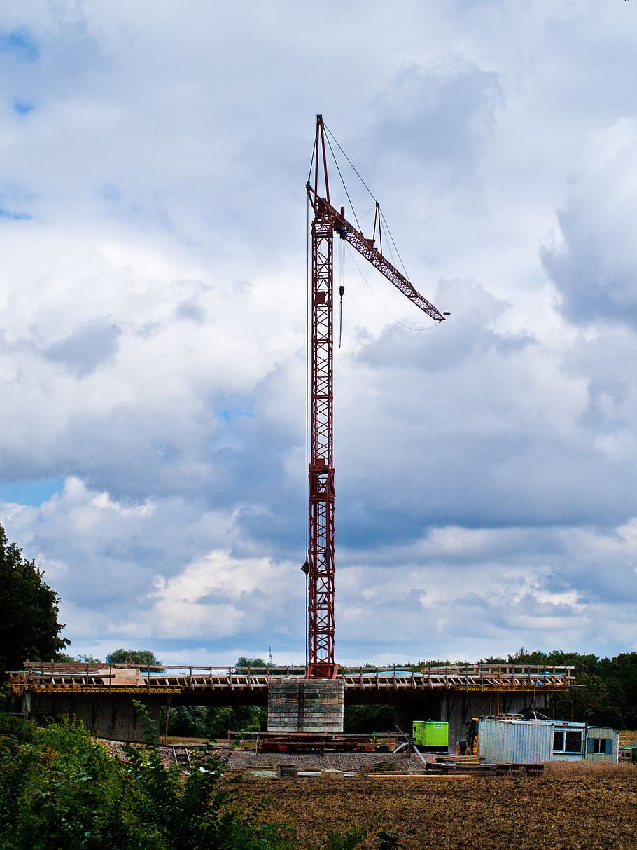 kran, websted, skyer, himmel, baukran, bro, sten, sky - himmel, bygget struktur, arkitektur, maskineri, byggebranchen, kran - entreprenørmaskiner, industri, natur, bygning udvendig, dag, lav vinkel visning, ingen mennesker, byggeplads, høj - høj, metal, udvikling, udendørs, rejse, overskyet, byggemateriale, 2K