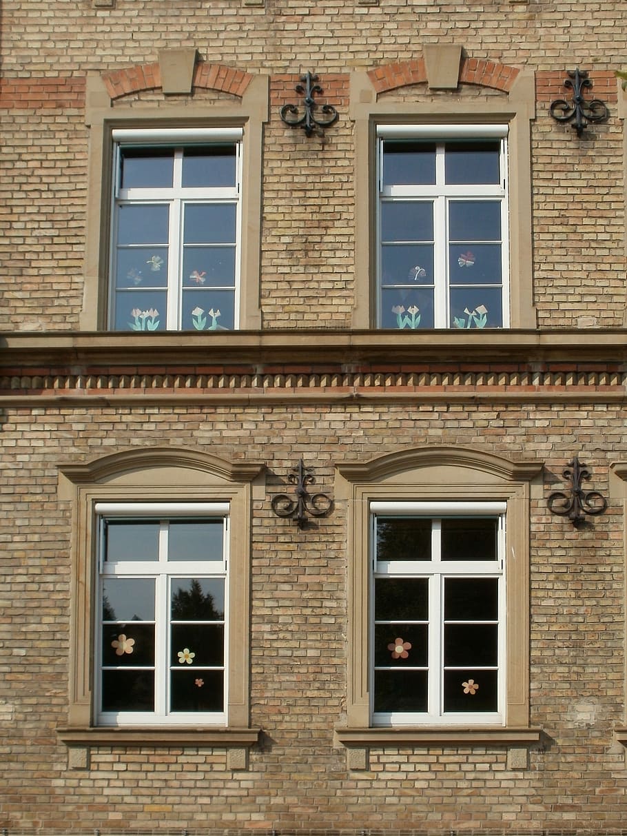 finestre, facciata, goetheschule, kirrlach, costruzione, architettura, esterno, Casa, parete, davanti, struttura, muro di mattoni, muratura, vecchio, storico, scuola, finestra, esterno dell'edificio, struttura costruita, nessuno, Inquadratura dal basso, città, quartiere residenziale, mattone, all'aperto, vetro - materiale, Entrata, porta, stile vittoriano, giorno, fotogramma intero, vita di città, 1080P
