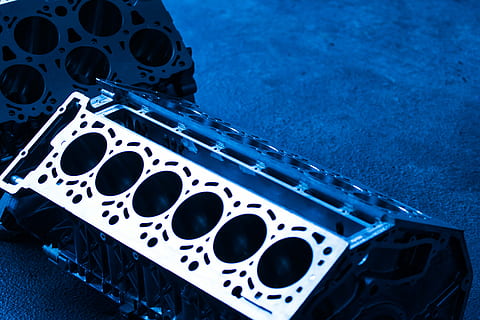 Motor-, Motorblock, Zylinder, technisch, Blau, abstrakt, Metall, High Angle View, stehlen, Industrie, keine Leute, Muster, Kunst, Kultur und Unterhaltung, Nahansicht, Sport, gestalten, glänzend, drinnen, Geometrische Figur, Kreis, Hintergründe, Freizeitspiele, silberfarben, Filmindustrie, beschmutzt, Nachtleben, 5K, CC0, gemeinfrei, lizenzfrei