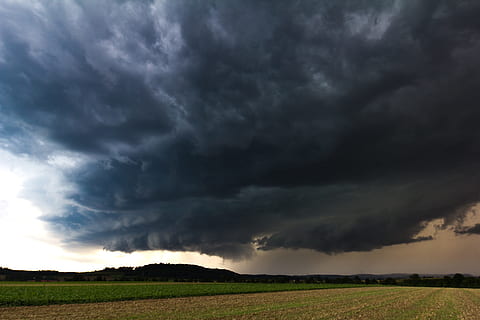 naturalesa, endavant, cel, paisatge, tempesta, super cel·la, front de gust, línia de turbulències, base del núvol, una cel·la de tempesta, caça de tempestes, formen núvols, núvols, dramàtica, humor, drama, núvol - cel, bellesa a la natura, medi ambient, núvol de tempesta, escenics - natura, poder a la natura, cel dramàtic, cap gent, poder, núvol, pluja, desastre natural, senyal d'advertència, terra, clima extrem, a l'aire lliure, tornado, ominós, 5K, CC0, domini públic, lliure de regalies