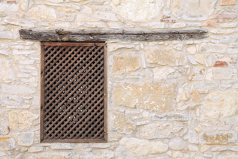 betong, hus, tre, vindu, arkitektur, bakgrunn, brun, ramme, gresk, Middelhavet, gammel, struktur, stil, tekstur, tradisjonell, landsby, vegg, veggbyggingsfunksjon, murstein, steinmateriale, bygge eksteriør, arkitektur og bygninger, bygget struktur, ingen folk, utendørs, dag, steinvegg, historie, fortiden, strukturert, fast, bygning, forvitret, mønster, sikkerhet, forverring, 4K, CC0, offentlig domene, opphavsrett gratis
