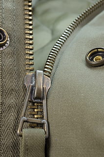 fecho eclair, fecho, hackear, detalhe, Jaqueta, Oliva, botões de pressão, macro, perto, verde, botão, dentro de casa, de costura, fechar-se, ninguém, dia, metal, têxtil, focar em primeiro plano, equipamento, indústria, máquinas, conexão, zíper, peça da máquina, texturizado, industria têxtil, padronizar, ferramenta de trabalho, ainda vida, ferramenta de mão, Castanho, tecnologia, couro, 2K, CC0, domínio público, royalty free