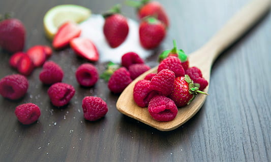 boabă, de lemn, servire, linguriţă, fruct, roșu, zmeură, vitamine, dietetic, fructe de padure, putere, fructe roșii, alimente, mancare si bautura, a închide, mâncare dulce, prospeţime, în interior, nici o persoana, boabe de fructe, mâncat sănătos, lemn - material, bunăstare, masa, căpșună, natură moartă, dulce, desert, gata să mănânce, ispită, gustare, 5K, CC0, domeniu public, fără drepturi de autor