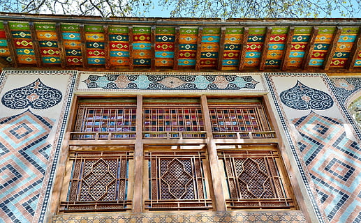 Contexte, mosaïque, modèle, polygone, polygonal, lumière, décoration, décoratif, conception, abstraction, cristal, coloré, architecture, art et Artisanat, structure construite, personne, la créativité, faible angle de vue, artisanat, à l'intérieur, bâtiment, journée, religion, bois - matériau, plafond, multi couleur, croyance, lieu de culte, orné, mural, motif floral, 4K, CC0, domaine public, libre de droits