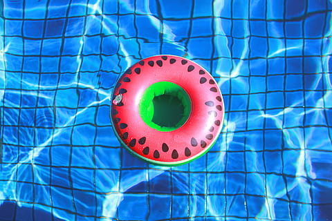leeren, rot, Grün, Schwimmen, Ring, Schwimmbad, Blau, Wasser, keine Leute, Fliese, Technologie, mehrfarbig, Nahansicht, Kreis, gestalten, Geometrische Figur, drinnen, Bodenbelag, Muster, Sicherheit, Design, direkt darüber, Schutz, Keramik, Kunststoff, aufblasbar, türkisfarben, 1080P, CC0, gemeinfrei, lizenzfrei