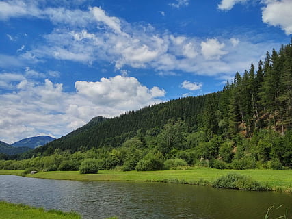 dangus, debesys, mėlyna, debesų forma, kraštovaizdį, miškas, upė, vanduo, medis, pobūdį, styrija, truputį, vaizdai - gamta, grožis gamtoje, augalų, debesis - dangus, ramybė, ramioje scenoje, ežeras, žalia spalva, dieną, ne miesto scenoje, kalnas, augimą, krantinė, nėra žmonių, lauke, 4K, CC0, Viešasis domenas, nemokamai