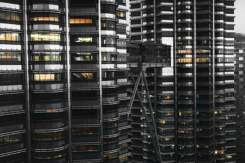 Hoch hinausragende Gebäude, Gebäude, Fenster, Turm, Struktur, Wolkenkratzer, die Architektur, Gebäudehülle, Büro, gebaute Struktur, keine Leute, Daten, Internet, Geschäft, Netzwerkserver, Gestell, Technologie, modern, Lagerraum, Stadt, Bürogebäude außen, Kommunikation, Industrie, Regal, globale Kommunikation, 1080P, CC0, gemeinfrei, lizenzfrei