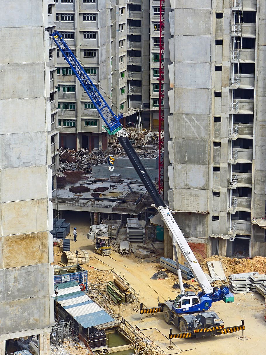 statybos, kranas, pastato konstrukcija, architektūra, pastatas, Sunki įranga, metalo, statybvietėje, statybvietė, būsto, Singapūras, vyrai darbe, statomas, pakeliamas, pastatyta struktūra, pastato išorė, statybos pramonė, vystymąsi, miestas, industrija, mašinos, statybinė technika, dieną, transporto būdas, Nebaigtas, kranas - statybinė technika, transportavimas, aukšto kampo vaizdas, sausumos transporto priemonė, lauke, nėra žmonių, statybinė įranga, butas, 4K