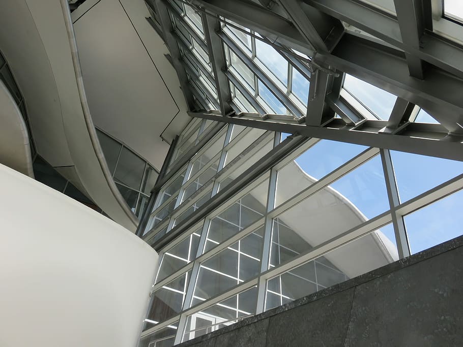 die Architektur, Interieur, Design, Innere, Design, städtisch, Innenarchitektur, Fenster, drinnen, modern, Decke, Glas - Material, gebaute Struktur, Innen, keine Leute, stehlen, Treppe, abstrakt, Stufen und Treppen, Flachwinkelansicht, Tag, Muster, Gebäude, Metall, transparent, architektonisches Merkmal, Himmel, Dachfenster, Architektur und Kunst, Dachbalken, 4K