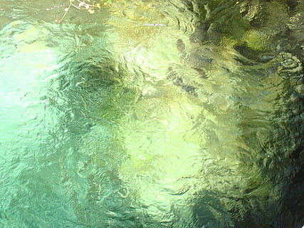 acque, fiume, riflessi, fotogramma intero, sfondi, nessuno, avvicinamento, giorno, colore verde, natura, acqua, modello, strutturato, astratto, vista dall'alto, all'aperto, mare, bellezza nella natura, luce del sole, lungomare, la tranquillità, color turchese, 2K, CC0, dominio pubblico, privo di copyright