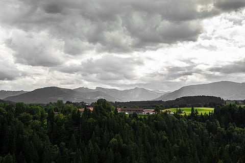 alpine, skyer, efterår, Skov, eng, græs, gård, bjerge, himmel, oberammergau alpine, ceedings, bayern, Tyskland, sky - himmel, træ, plante, miljø, bjerg, scenics - natur, landskab, skønhed i naturen, natur, jord, bjergkæde, ingen mennesker, ro, overskyet, grøn farve, arkitektur, vækst, bygning, udendørs, 5K, CC0, offentligt domæne, royaltyfrie