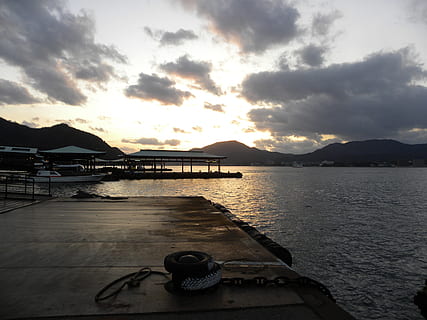 mar, noche, cielo, nube, muelle, lados, islas, calma, tranquilidad, agua, nube - cielo, paisajes - naturaleza, puesta de sol, montaña, belleza en la naturaleza, barco náutico, transporte, escena tranquila, naturaleza, modo de transporte, nadie, idílico, cordillera, reflexión, al aire libre, bahía, 2K, CC0, dominio público, libre de derechos
