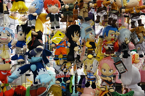 figura felpata, comico, anime, umano, bambini, acconciatura, espressione, manga, cosplay, evento, convenzione, japantag, Giochi, gamescom, colonia, rappresentazione, Al dettaglio, in vendita, grande gruppo di oggetti, scelta, mercato, rappresentazione umana, giocattolo, variazione, arte e artigianato, multicolore, creatività, nessuno, somiglianza maschile, abbondanza, collezione, bancarella, somiglianza femminile, natura morta, fotogramma intero, esposizione al dettaglio, saldi, consumismo, 5K, CC0, dominio pubblico, privo di copyright