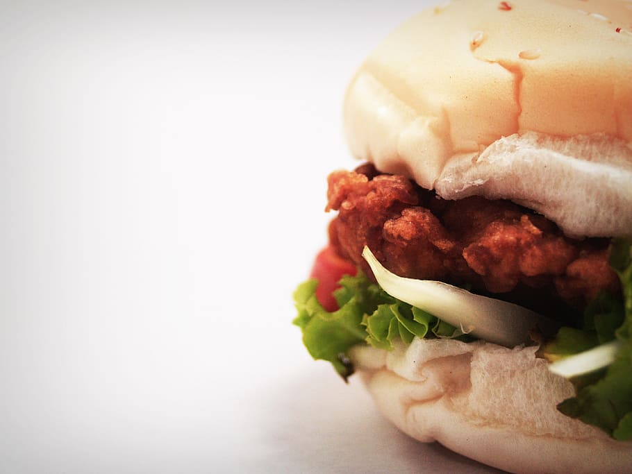 Hamburger, ciambella, grigliato, seme, Sandwich, americano, pasto, Grasso, fresco, grande, carne, avvicinamento, isolato, lattuga, Manzo, delizioso, bianca, malsano, dieta, spuntino, tiro, studio, insalata, sesamo, macro, oggetto, pomodoro, gustoso, formaggio, colorato, cucina, classico, hamburger al formaggio, sfondo, pane, nutrizione, singolo, cibo, mangiare, veloce, Cheddar, pronto a mangiare, cibo e bevande, sfondo bianco, in casa, freschezza, girato in studio, copia spazio, mangiare malsano, Fast food, indulgenza, mano umana, mano, natura morta, verdura, tentazione, 2K