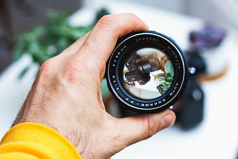 person, holding, camera lens, reflection, dslr camera, black, lens, camera, hand, human body part, human hand, body part, technology, photography themes, lens - optical instrument, camera - photographic equipment, lens - eye, close-up, adult, one person, equipment, direction, looking, activity, human finger, finger, searching, watching, 4K, CC0, public domain, royalty free