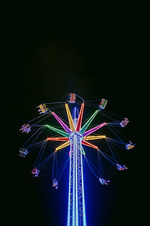 multicolor, María, ir, redondo, paseo, gente, equitación, volador, fiesta, luces, noche, oscuro, parque de atracciones, parque temático, paseo en el parque de diversiones, cultura de las artes y entretenimiento, multi color, iluminado, rueda de la fortuna, carnaval, cielo, carnaval itinerante, divertido, Paseo en cadena, nadie, hilado, disfrute, vista de ángulo bajo, movimiento, naturaleza, al aire libre, fondo negro, la vida nocturna, emoción, evento de entretenimiento, 5K, CC0, dominio público, libre de derechos