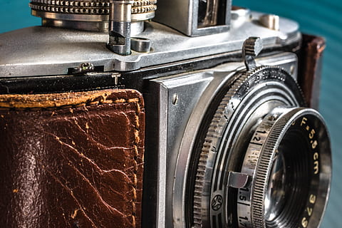 camera, oud, retro, agfa, Verleden, nostalgie, fotograaf, fotocamera, detailopname, geen mensen, retro gestileerd, machinerie, metaal, binnenshuis, stilleven, aantal, enkel object, uitrusting, focus op de voorgrond, technologie, onderdeel van de machine, selectieve aandacht, verouderd, fotografie thema's, industrie, 4K, CC0, publiek domein, royaltyvrij