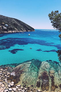boat, body, water, rocks, white, yacht, blue, ocean, beside, mountain, daytime, nature, landscape, coast, shore, slope, sea, surface, ripples, waves, clear, trees, houses, cabins, boats, yachts, vacation, turquoise colored, beach, clear sky, scenics, rock - object, horizon over water, idyllic, sky, beauty in nature, scenics - nature, tranquil scene, tranquility, land, rock, day, no people, solid, tree, outdoors, 4K, CC0, public domain, royalty free