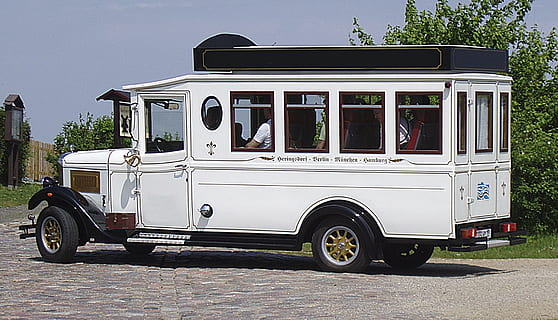 Bus, Oldtimer, Auto, Fahrzeug, Transport, der Verkehr, retro, Jahrgang, Nostalgie, nostalgisch, alt, Automobil, klassisch, historisch, Kurzausflug, Ostsee, Transportmittel, Landfahrzeug, Natur, keine Leute, die Architektur, Straße, Stadt, Kraftfahrzeug, draußen, Reise, Tag, stationär, Urlaub, Baum, Pflanze, Kommunikation, sonnig, Rad, 1080P, CC0, gemeinfrei, lizenzfrei