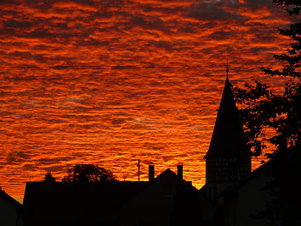 solnedgang, skyer, himmel, aftenhimmel, Abendstimmung, romantisk, efterglød, skumring, kirke, sundowning, sol, aften, smuk, ild, landskab, arkitektur, bygning udvendig, bygget struktur, bygning, sted for tilbedelse, religion, sky - himmel, tro, spiritualitet, tårn, orange farve, silhuet, natur, rejsemål, ingen mennesker, lav vinkel visning, Spir, udendørs, romantisk himmel, 2K, CC0, offentligt domæne, royaltyfrie
