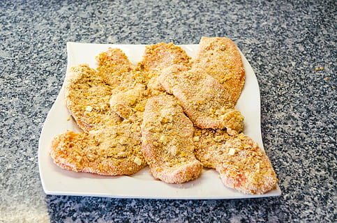 schnitzel, panado, cru, carne de porco, comer, mago, Comida, cozinhar, proteínas, gordura, açougueiro, porco, carne, placa, branco, cozinha, comida e bebida, frescura, pronto para comer, ainda vida, fechar-se, porção, ninguém, dentro de casa, frito, alimentação pouco saudável, mesa, visão de alto ângulo, lanche, indulgência, bem-estar, Aperitivo, tentação, frango frito, 4K, CC0, domínio público, royalty free