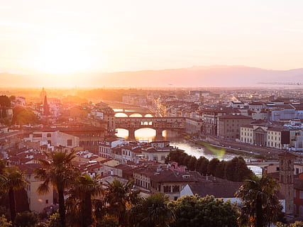 aèria, foto, ciutat, verd, fulles, arbres, posta de sol, vista aèria, paisatge, Florència - Itàlia, paisatge urbà, Itàlia, arno river, Toscana, europa, arquitectura, ponte vecchio, escena urbana, horitzó urbà, cultura italiana, lloc famós, vespre, panoràmica, Roma - Itàlia, exterior de l'edifici, estructura construïda, vista d’angle alt, naturalesa, cel, edifici, barri residencial, planta, destinacions de viatge, arbre, cap gent, vida de ciutat, a l'aire lliure, 4K, CC0, domini públic, lliure de regalies