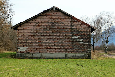 building, home, facade, gable, gable wall, gable end, head page, front side, wall, building wall, rural Scene, old, grass, barn, architecture, built structure, building exterior, plant, agricultural building, nature, field, no people, day, farm, land, landscape, tree, sky, house, outdoors, brick, 4K, CC0, public domain, royalty free